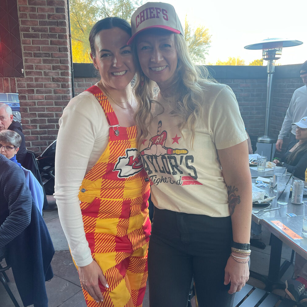 chiefs-fans-at-bar-in-scottsdale---kos